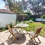 1 Bedroom Gorgeous In Hébergement de vacances L'Epine (Vendee)