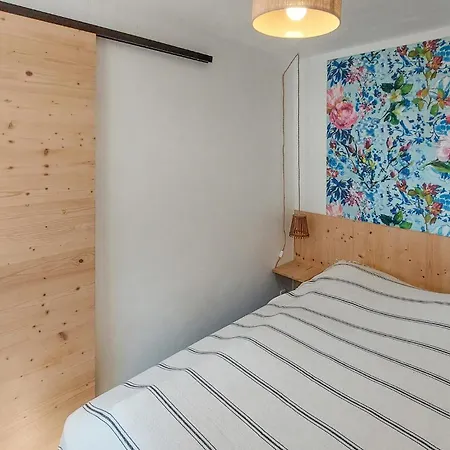 1 Bedroom Gorgeous In Holiday home *